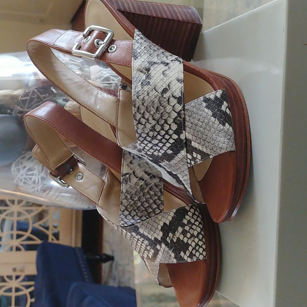 Excellent Condition - Marc Fisher 4" Block Heel .… - image 1